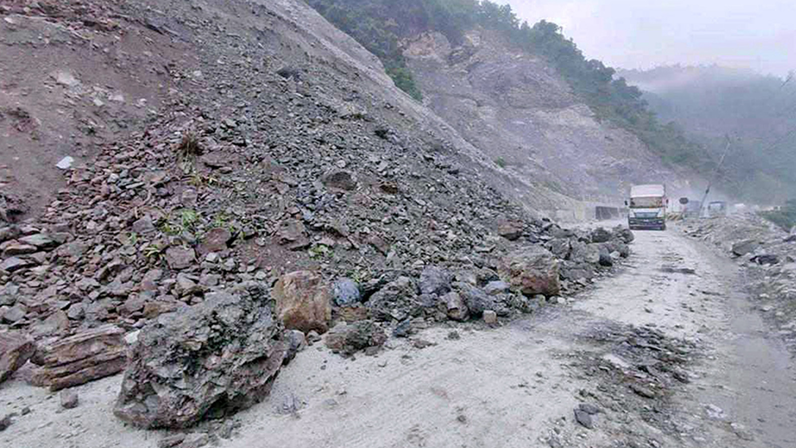 ताप्लेजुङमा पहिरोमा परी गाउँपालिका उपाध्यक्षका बुबाआमासहित घरका ४ जनाको मृत्यु