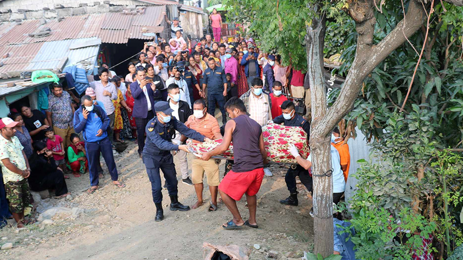 बोरामा हालेर कस्ले फाल्यो दम्पत्तिको शव, दुवैको हातखुट्टामा डोरीले कसेर मुखमा टेप