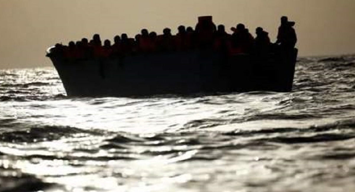 युरोप जाँदै गरेको पानीजहाज लिवियाको तटमा पल्टिँदा ६१ आप्रवासीको मृत्यु