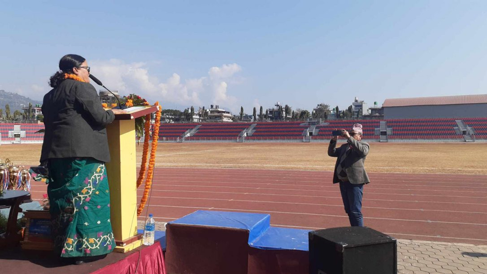 प्रदेश मन्त्रीको हैसियतः दर्शकविहिन खाली चौरमा भाषण, फोटो खिच्ने स्वकिय सचिव श्रीमान