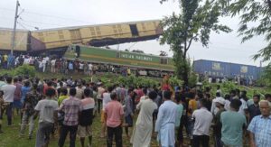 दार्जिलिङमा रेल दुर्घटना हुँदा १५ जनाको मृत्यु, ६० जना घाईते