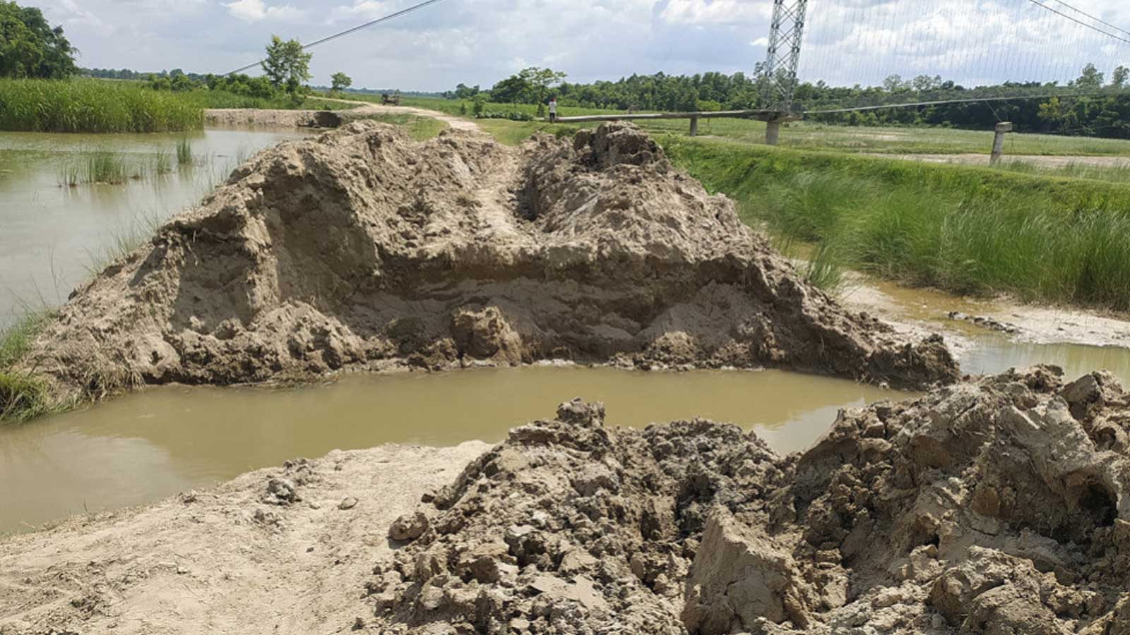 वडाध्यक्षले खोलाको बाँधसमेत भत्काएर खनेको खाल्डोमा डुवेर १३ वर्षीया बालिकाको मृत्यु